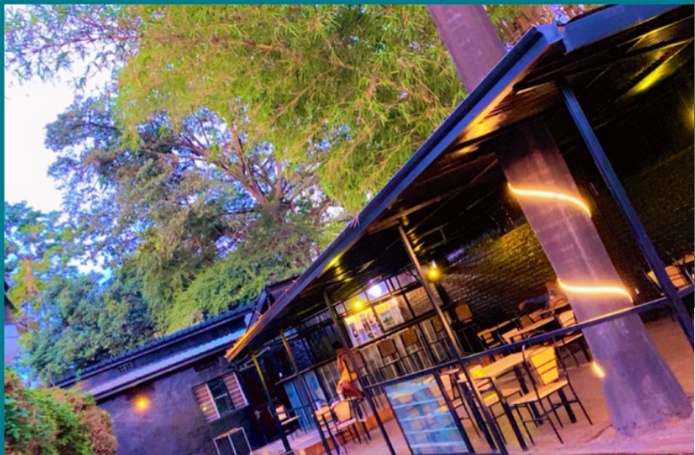 Rooms, Bar and Restaurant